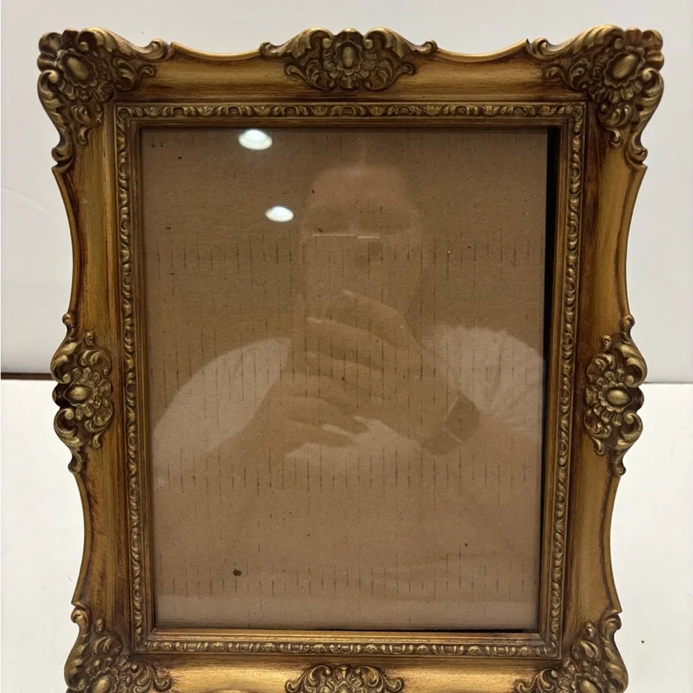 Vintage picture frame Victorian style. Holds 10” x 8” photo
